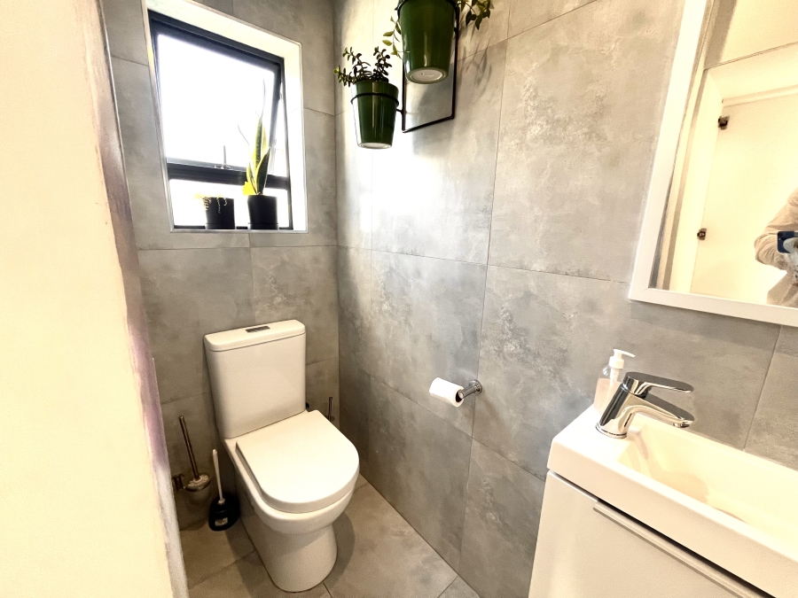 3 Bedroom Property for Sale in Sandown Western Cape